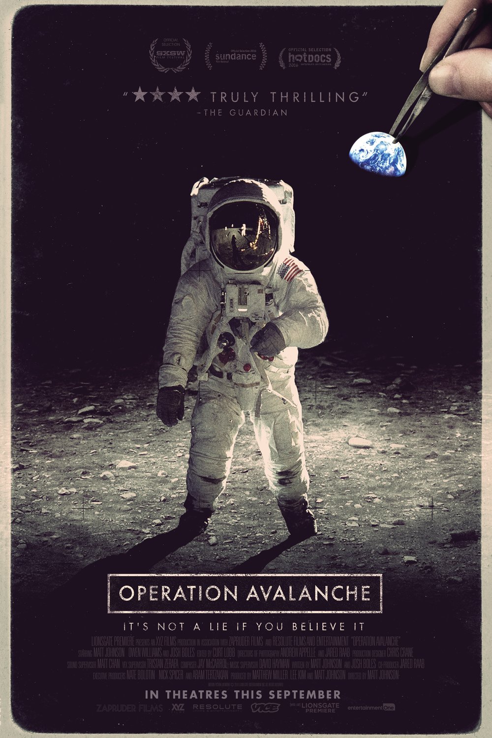 L'affiche du film Operation Avalanche [2016]